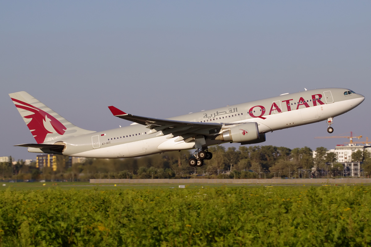 A7-ACC (Samoloty » Spotting na EPWA » Airbus A330-200 » Qatar Airways)