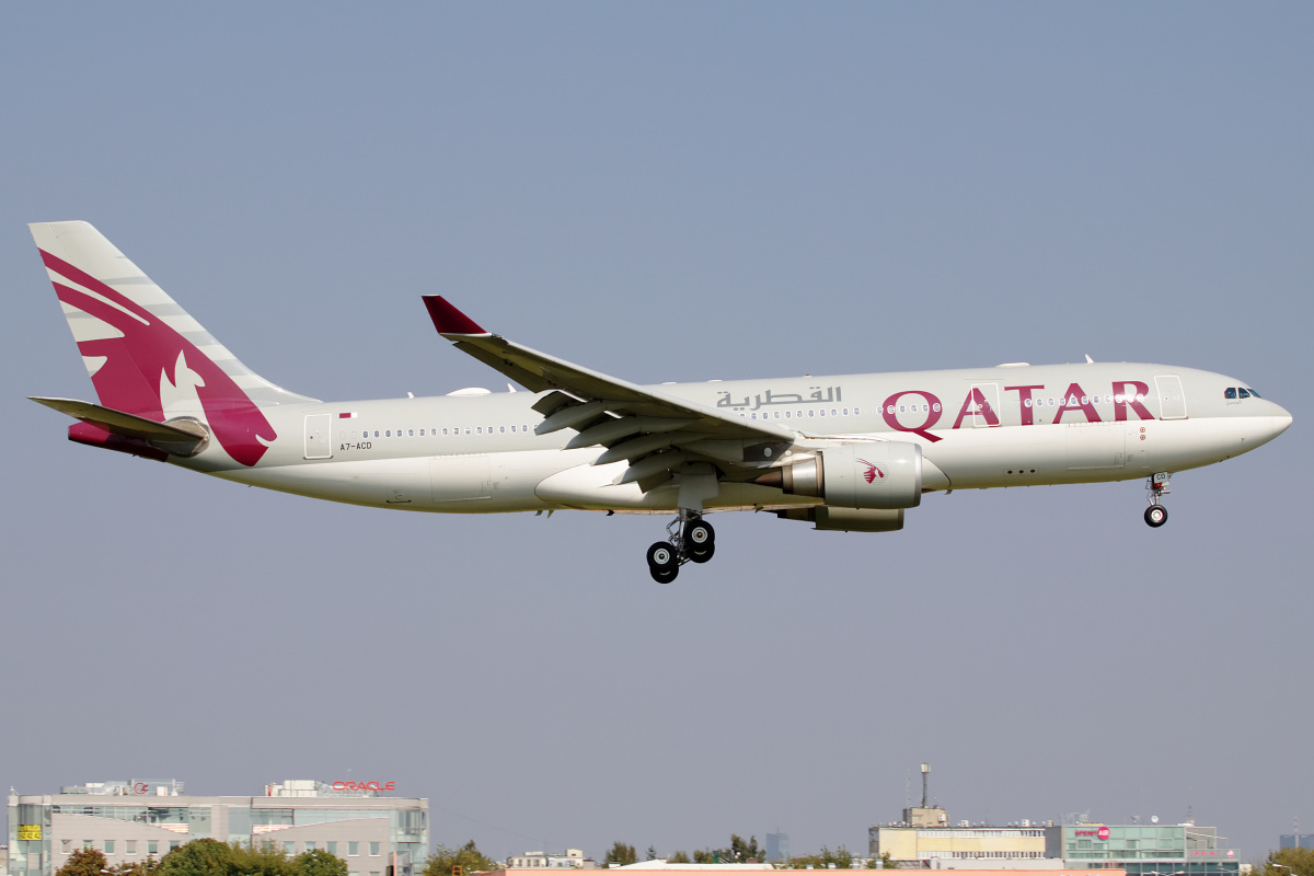 A7-ACD (Aircraft » EPWA Spotting » Airbus A330-200 » Qatar Airways)