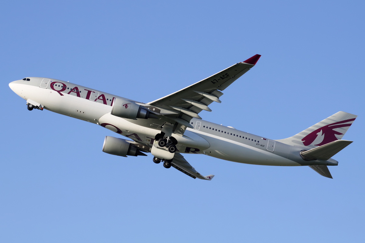 A7-ACF (Aircraft » EPWA Spotting » Airbus A330-200 » Qatar Airways)