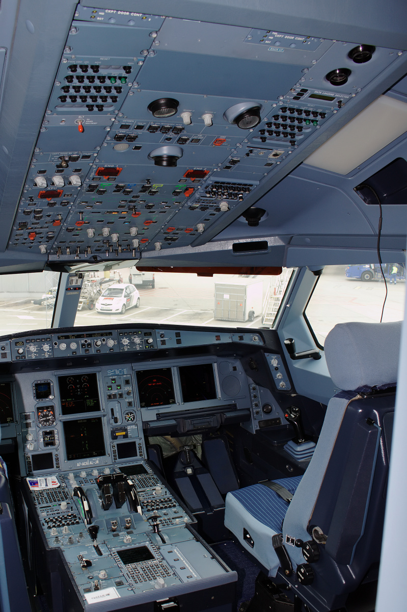 A7-ACG - cockpit