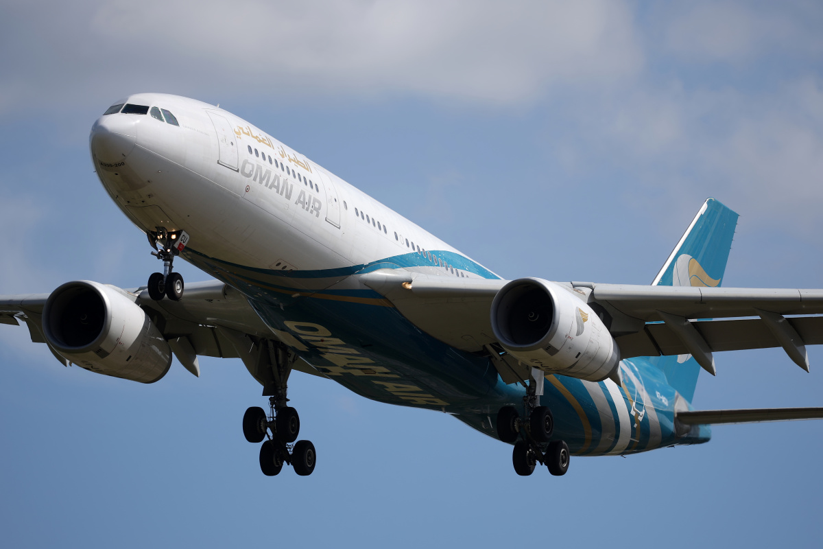 A7-ACU (Oman Air livery)