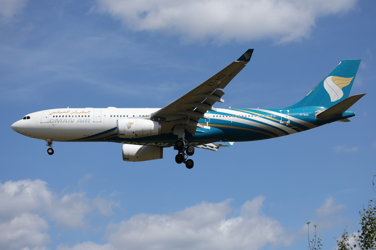 A7-ACU (Oman Air livery)