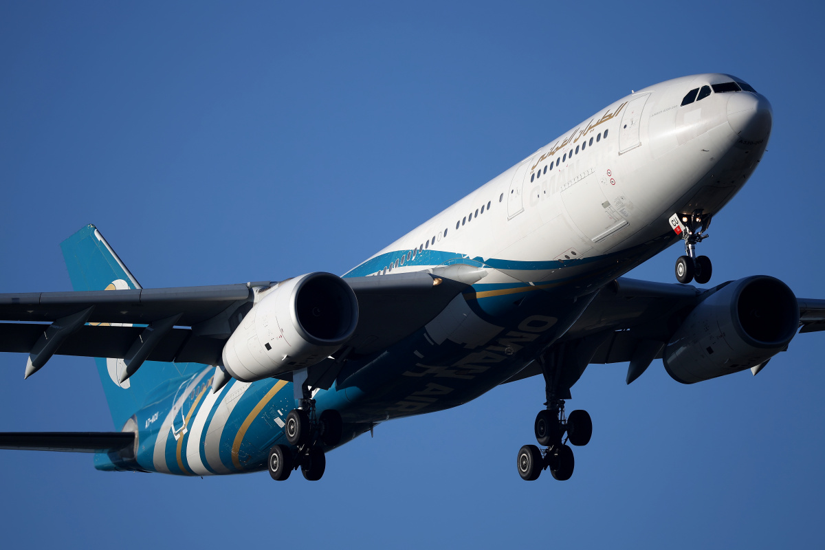 A7-ACU (Oman Air livery)