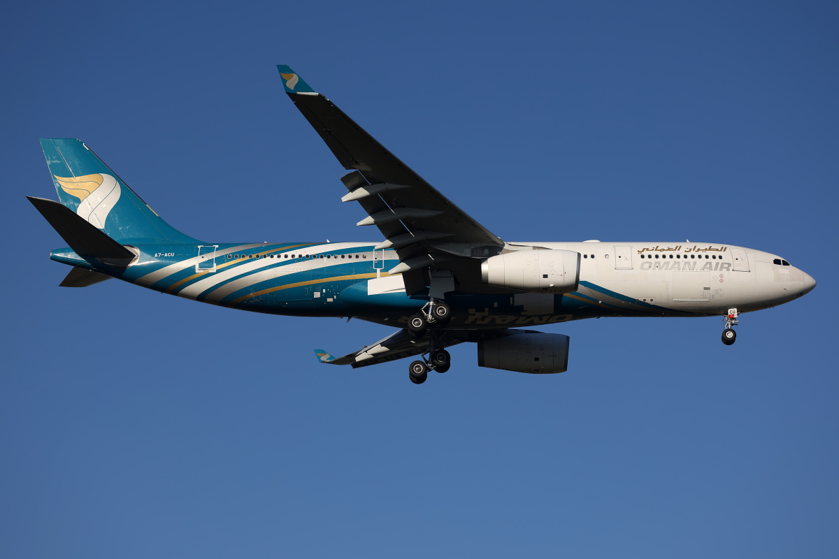 A7-ACU (Oman Air livery)