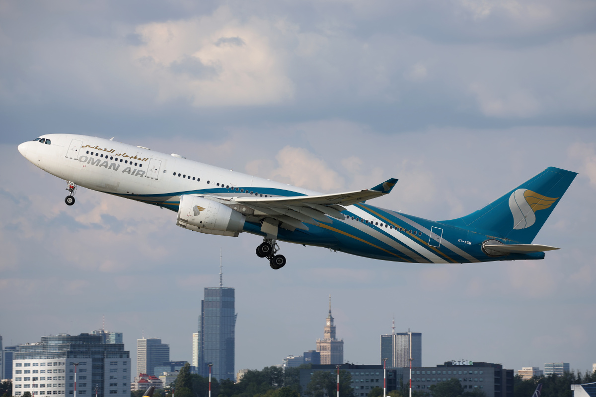 A7-ACW (Oman Air livery)