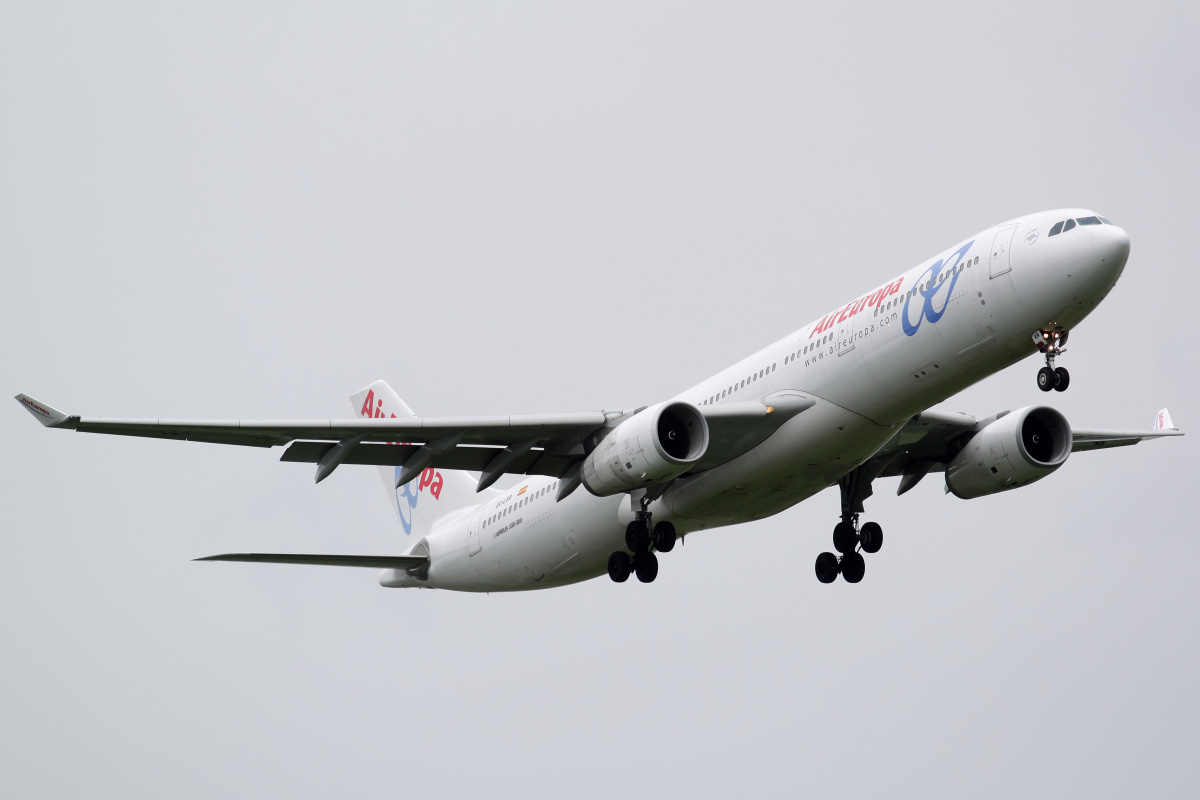 EC-LXR, Air Europa (Aircraft » EPWA Spotting » Airbus A330-300)