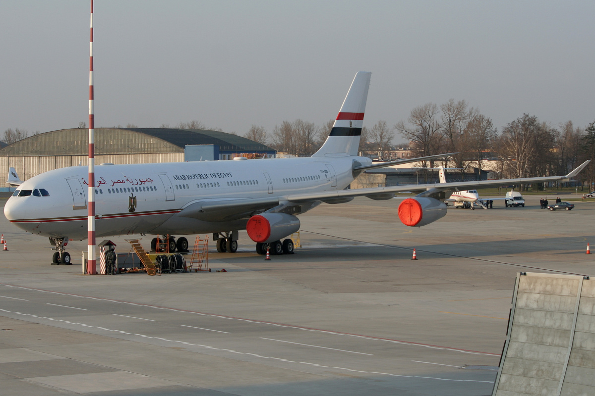 SU-GGG, Egypt Air Force (Aircraft » EPWA Spotting » Airbus A340-200)