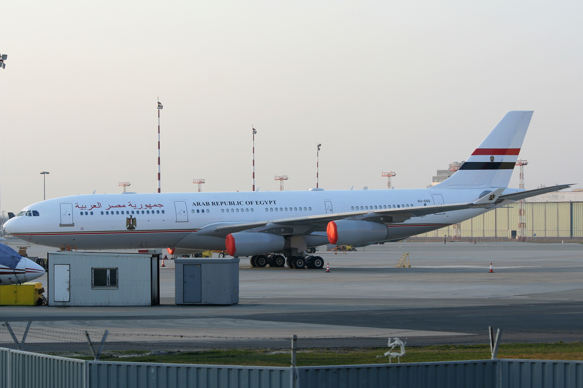 SU-GGG, Egypt Air Force (Samoloty » Spotting na EPWA » Airbus A340-200)