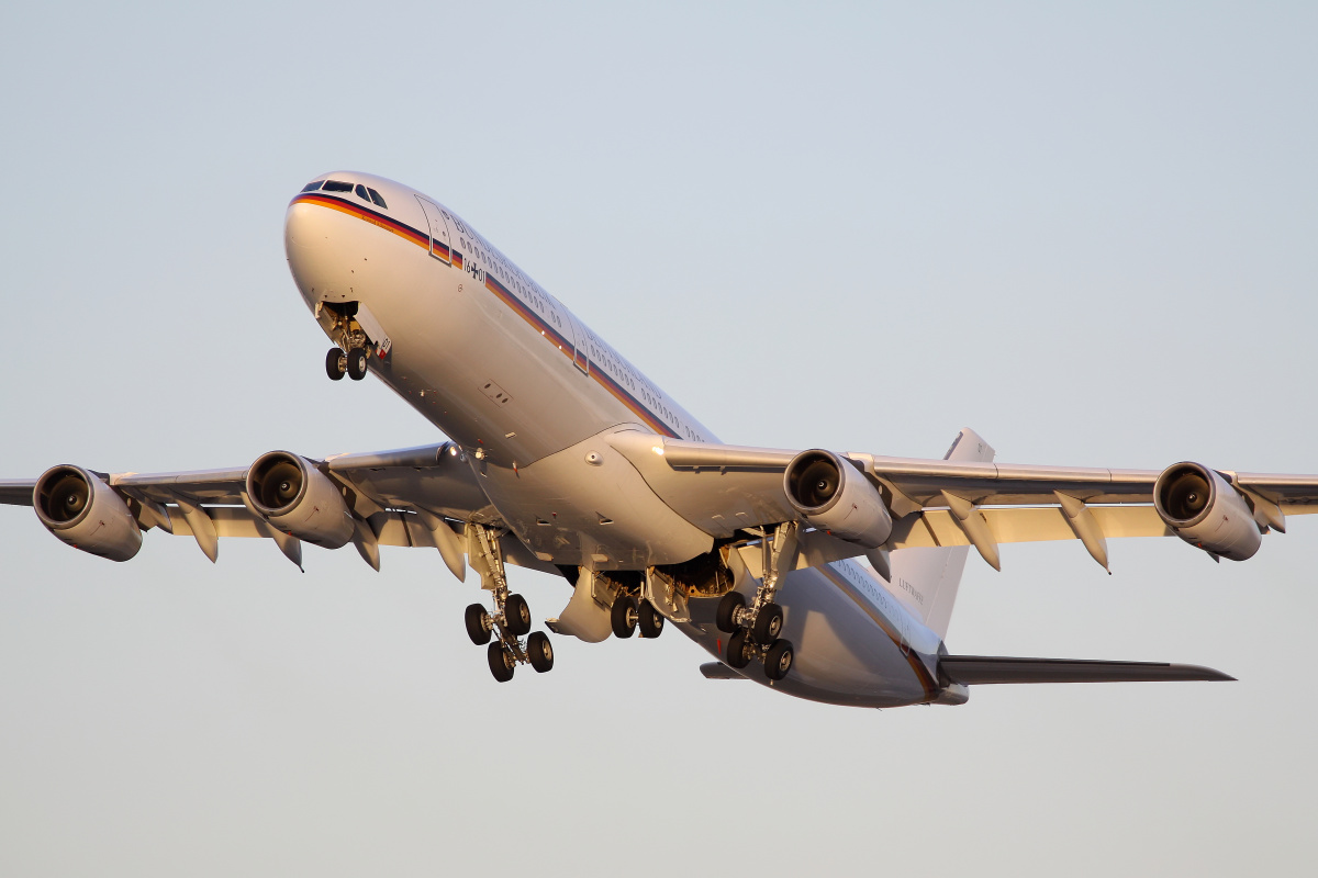 16+01, Niemieckie Siły Powietrzne (Luftwaffe) (Samoloty » Spotting na EPWA » Airbus A340-300)