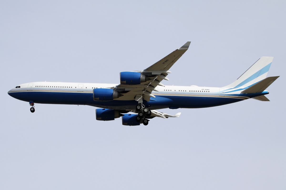 VP-BMS, Las Vegas Sands Corporation (Samoloty » Spotting na EPWA » Airbus A340-500)