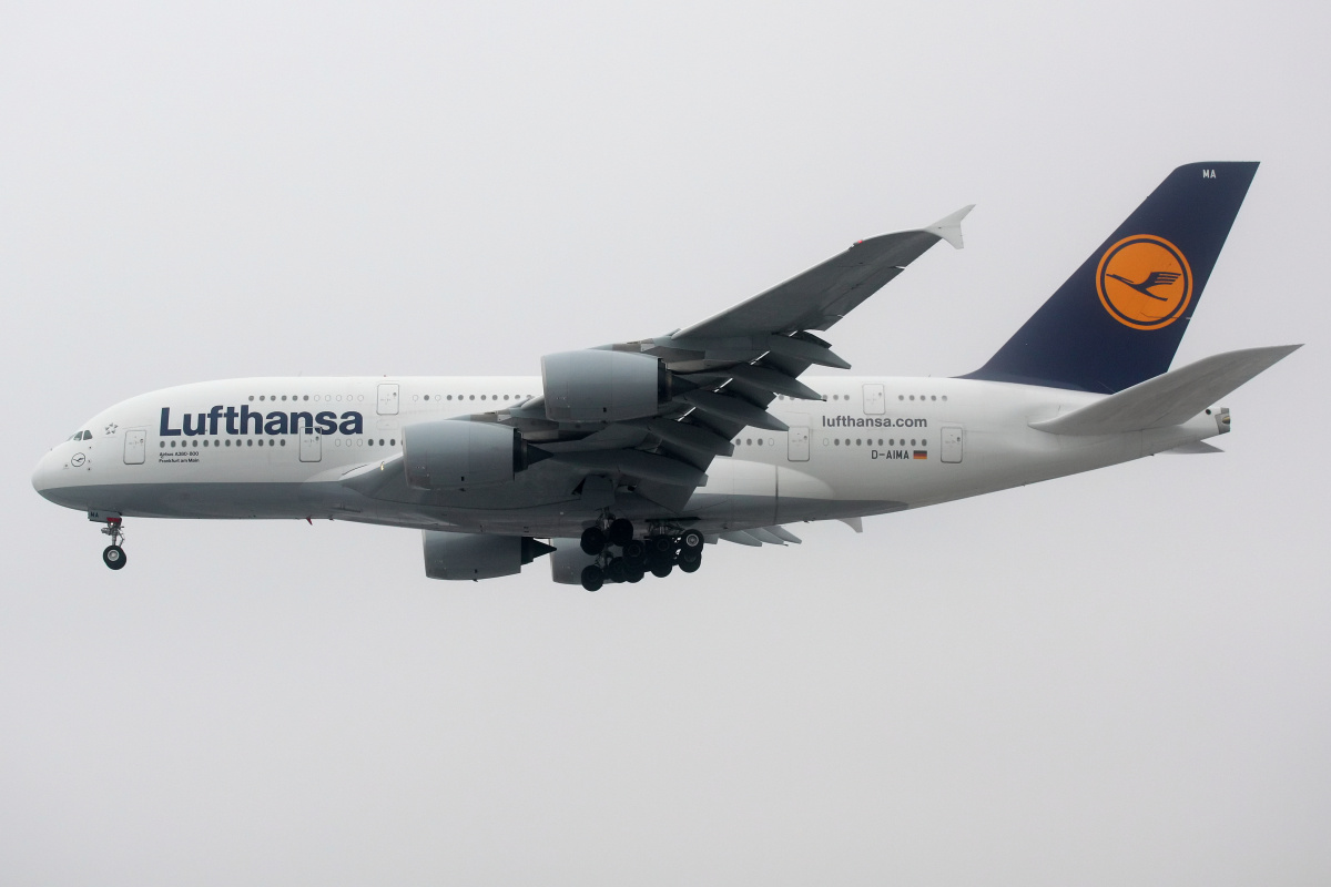 D-AIMA, Lufthansa (Samoloty » Spotting na EPWA » Airbus A380-800)