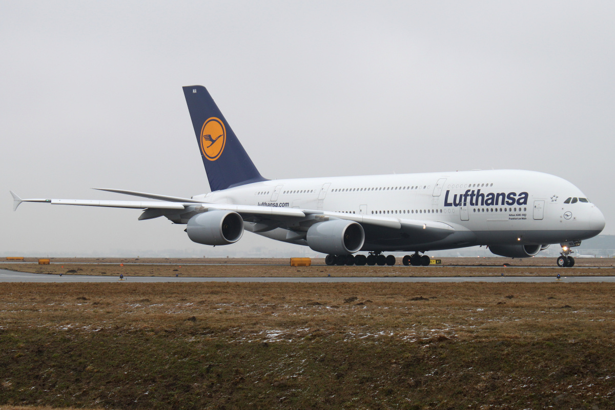 D-AIMA, Lufthansa (Samoloty » Spotting na EPWA » Airbus A380-800)