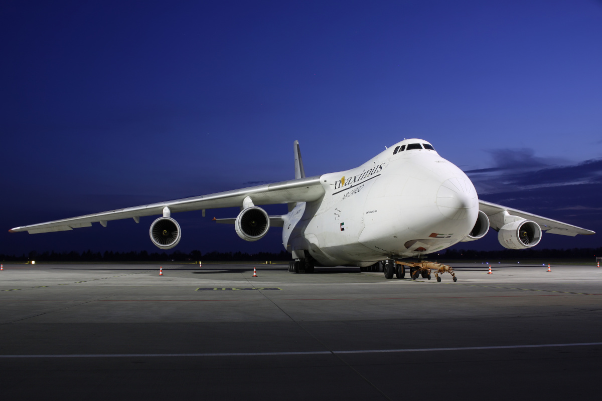 UR-ZYD, Maximus Air Cargo (Samoloty » Spotting na EPWA » Antonow An-124-100 Rusłan)