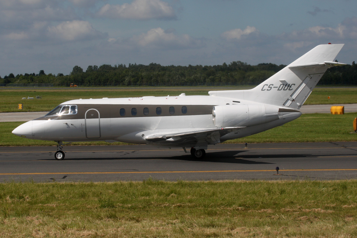 CS-DUC, NetJets Europe (Samoloty » Spotting na EPWA » BAe 125 i pochodne wersje » Raytheon Hawker 750)