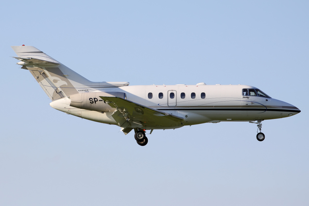 SP-CEO, Jet Story (Samoloty » Spotting na EPWA » BAe 125 i pochodne wersje » Raytheon Hawker 750)