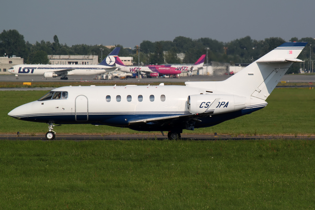 CS-DPA, Madjet (Aircraft » EPWA Spotting » BAe 125 and revisions » Raytheon Hawker 900XP)