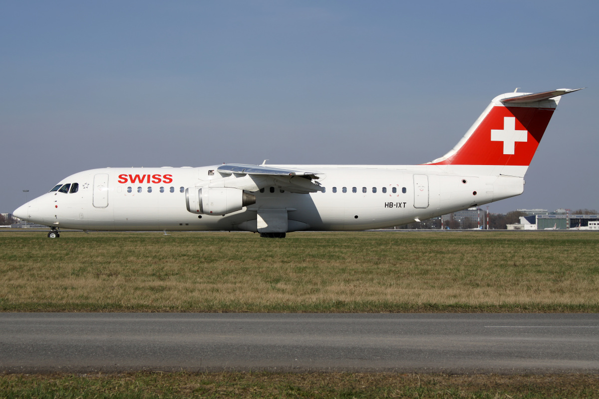 HB-IXT (Samoloty » Spotting na EPWA » BAe 146 i pochodne wersje » Avro RJ100 » Swiss Global Air Lines)