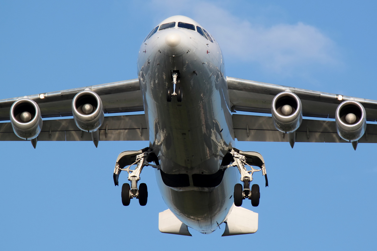 HB-IYW (Aircraft » EPWA Spotting » BAe 146 and revisions » Avro RJ100 » Swiss Global Air Lines)