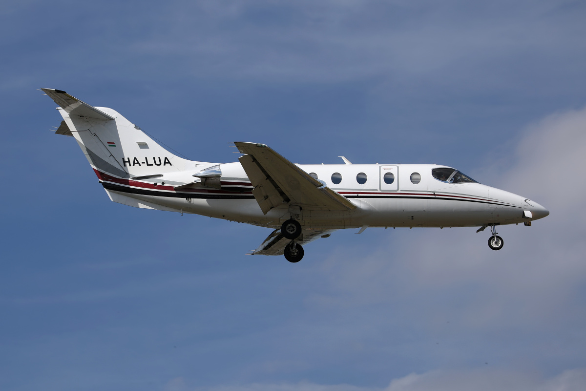 400XP, HA-LUA, prywatny (Samoloty » Spotting na EPWA » Beechcraft Beechjet 400)