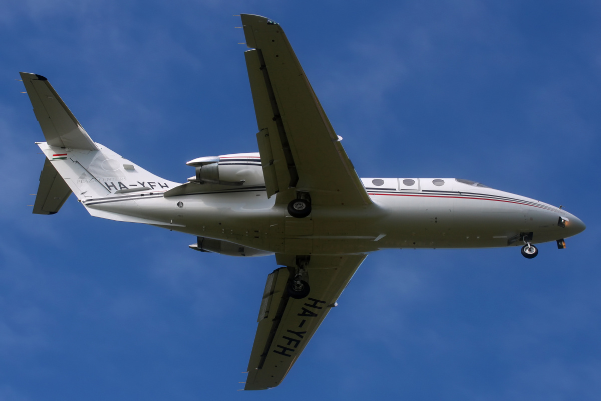 400XP, HA-YFH, Plaza Centers (Fly-Coop) (Aircraft » EPWA Spotting » Beechcraft Beechjet 400)