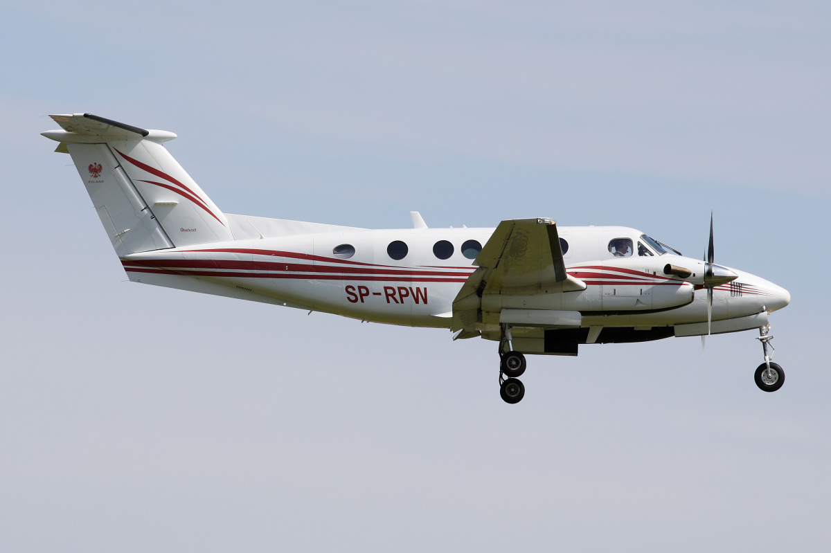 B200, SP-RPW, General Aviation Services (Samoloty » Spotting na EPWA » Beechcraft King Air)