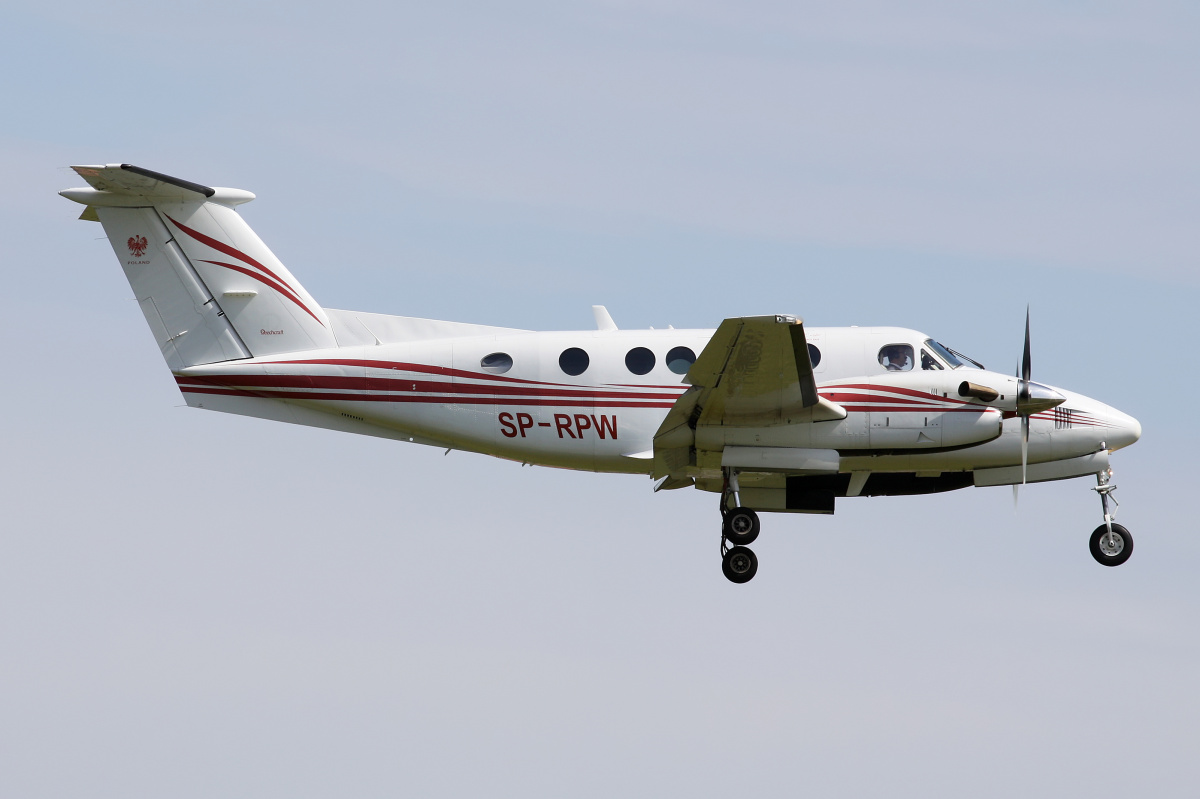 B200, SP-RPW, General Aviation Services