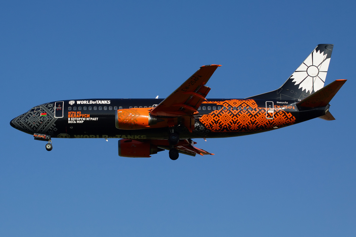 EW-254PA, Belavia (World of Tanks livery) (Aircraft » EPWA Spotting » Boeing 737-300)