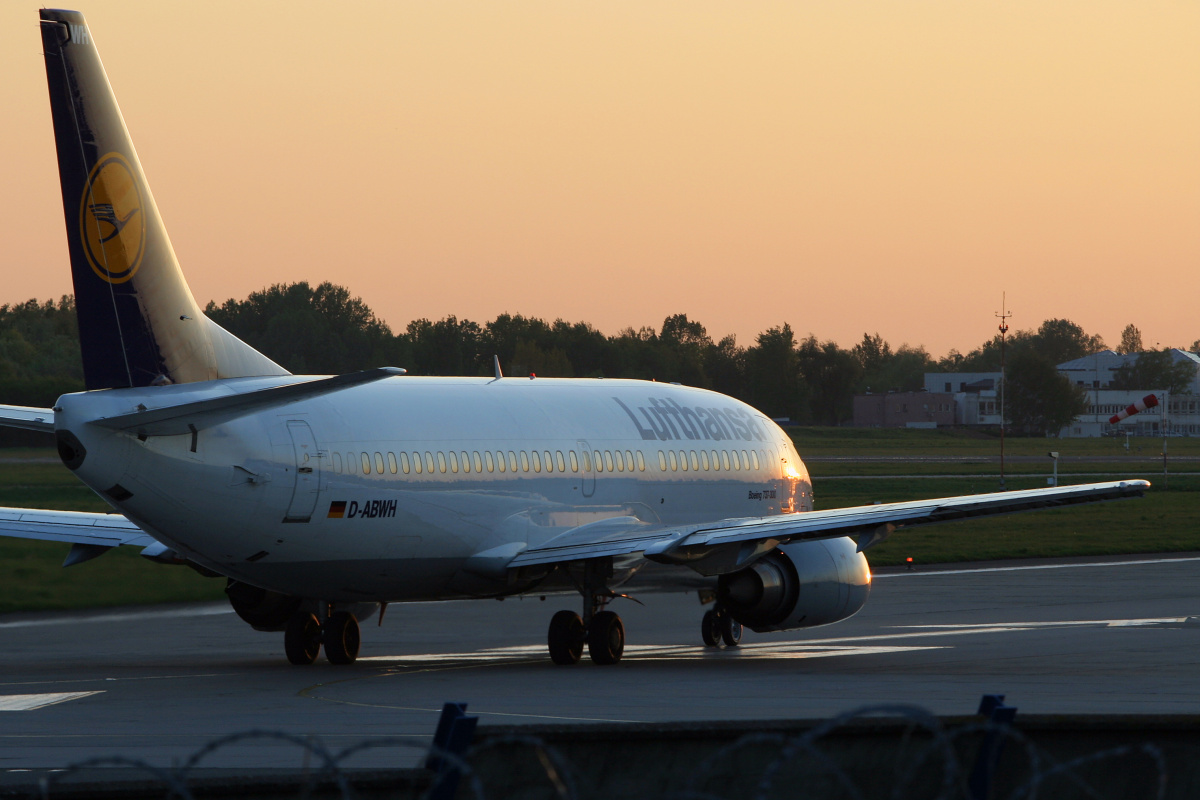 D-ABWH (Samoloty » Spotting na EPWA » Boeing 737-300 » Lufthansa)