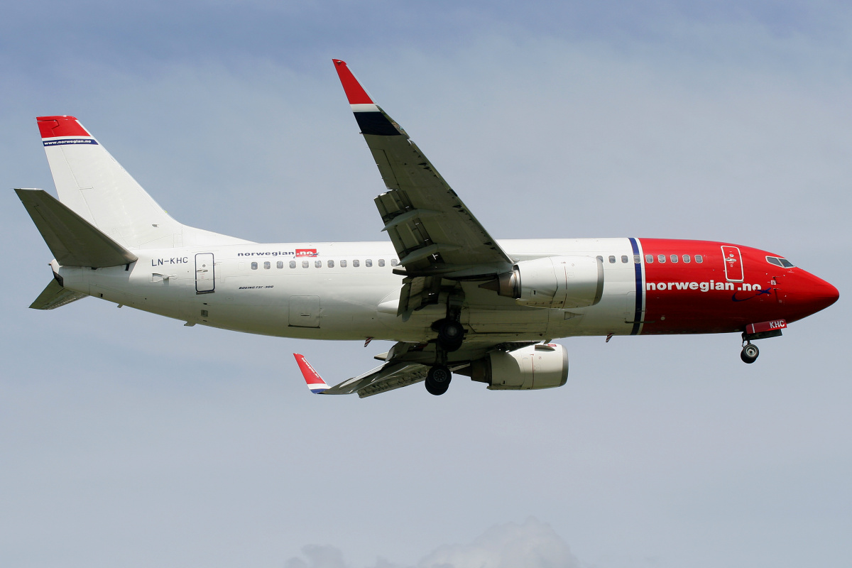 LN-KHC (Samoloty » Spotting na EPWA » Boeing 737-300 » Norwegian Air Shuttle)