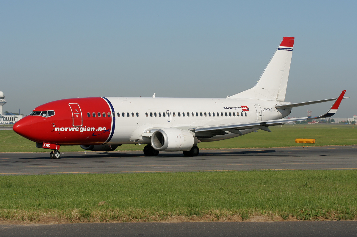 LN-KHC (Aircraft » EPWA Spotting » Boeing 737-300 » Norwegian Air Shuttle)