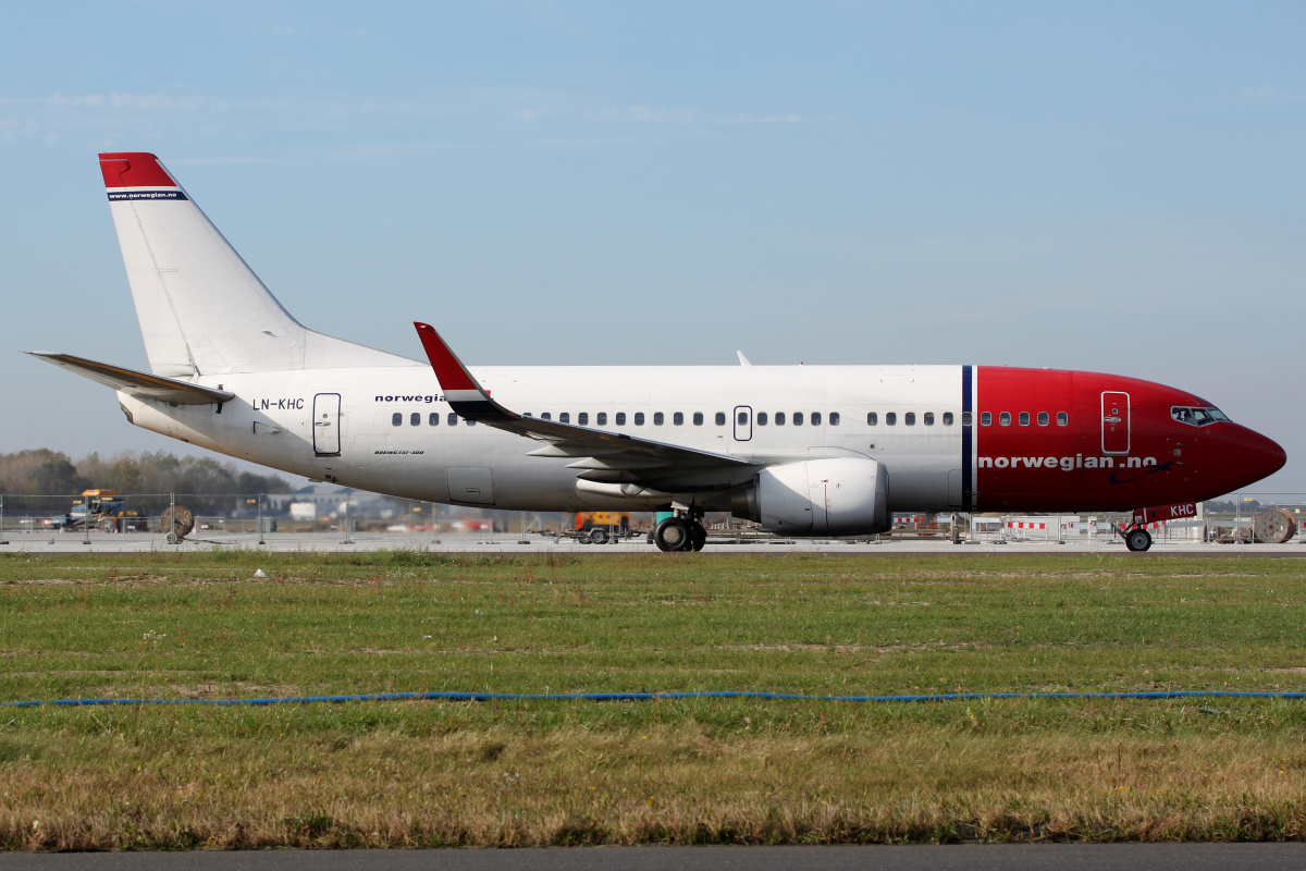 LN-KHC (Samoloty » Spotting na EPWA » Boeing 737-300 » Norwegian Air Shuttle)