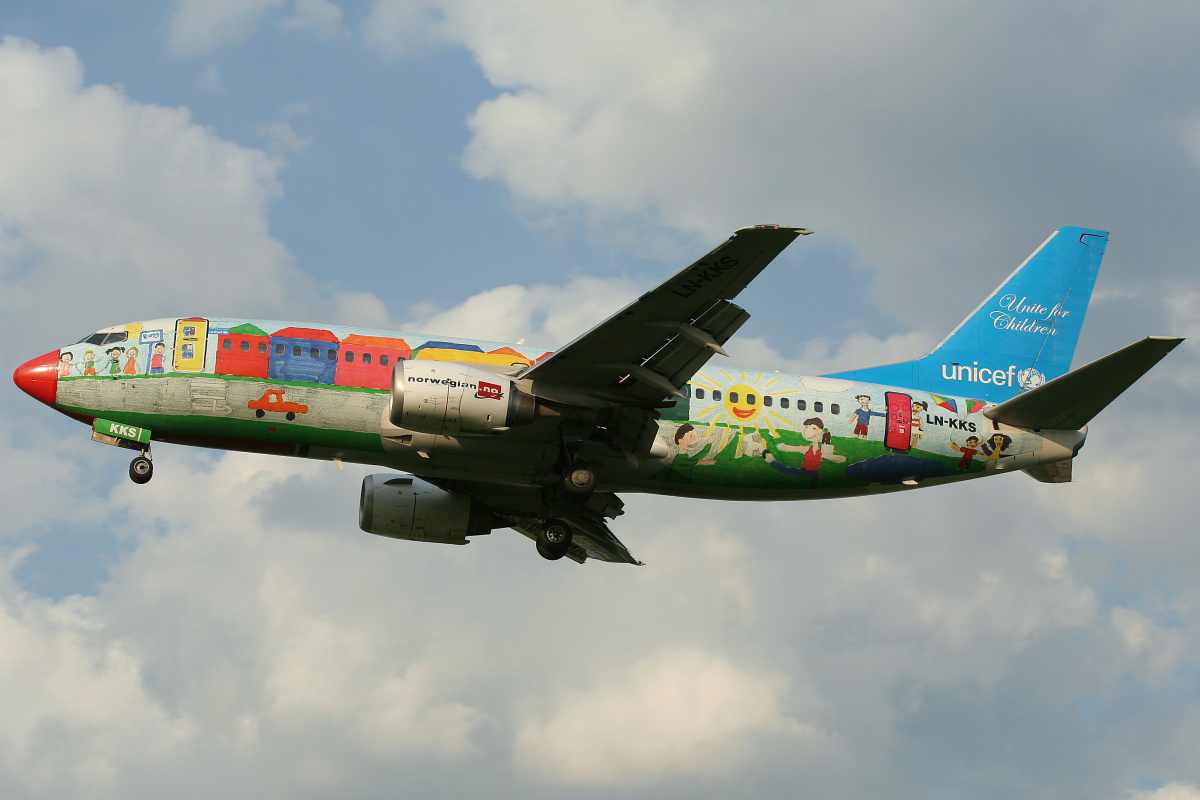 LN-KKS (Samoloty » Spotting na EPWA » Boeing 737-300 » Norwegian Air Shuttle)