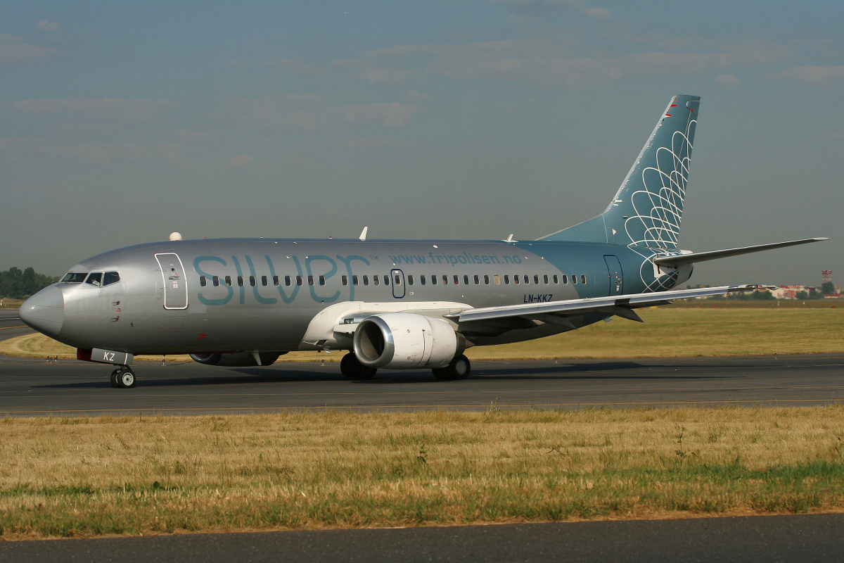 LN-KKZ (Samoloty » Spotting na EPWA » Boeing 737-300 » Norwegian Air Shuttle)