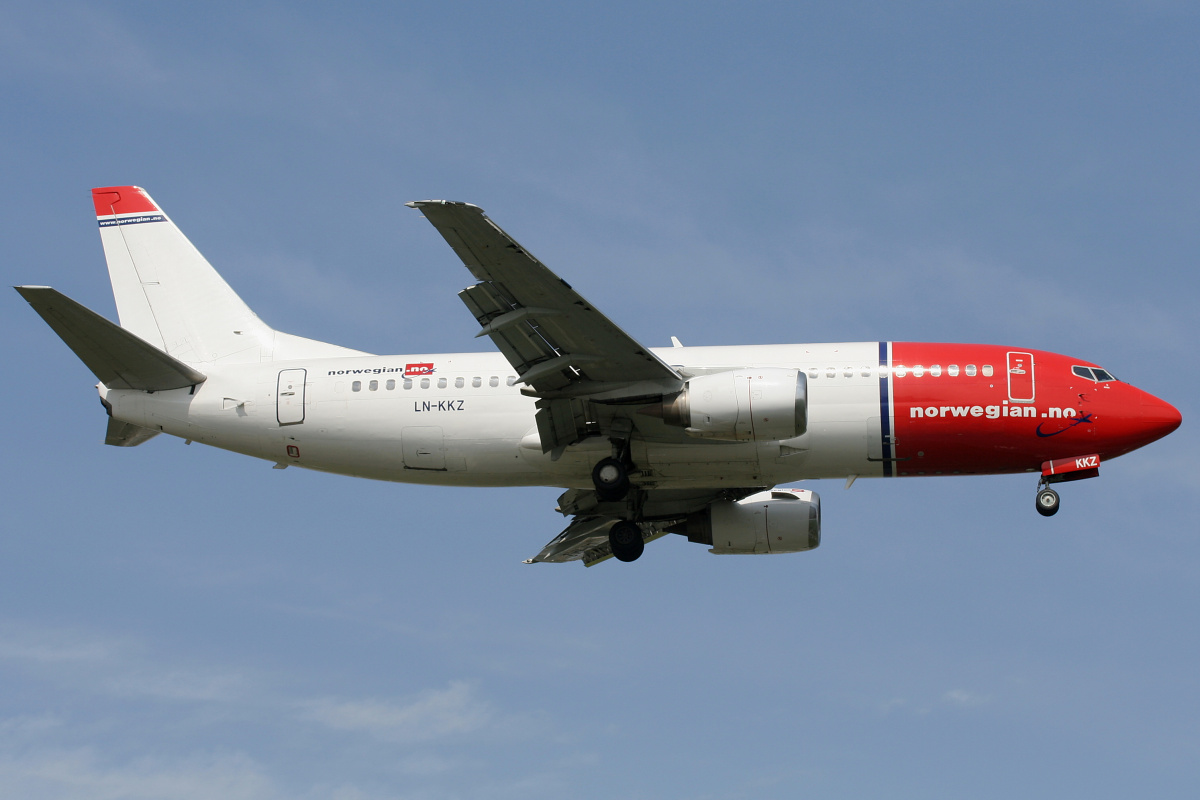 LN-KKZ (Samoloty » Spotting na EPWA » Boeing 737-300 » Norwegian Air Shuttle)