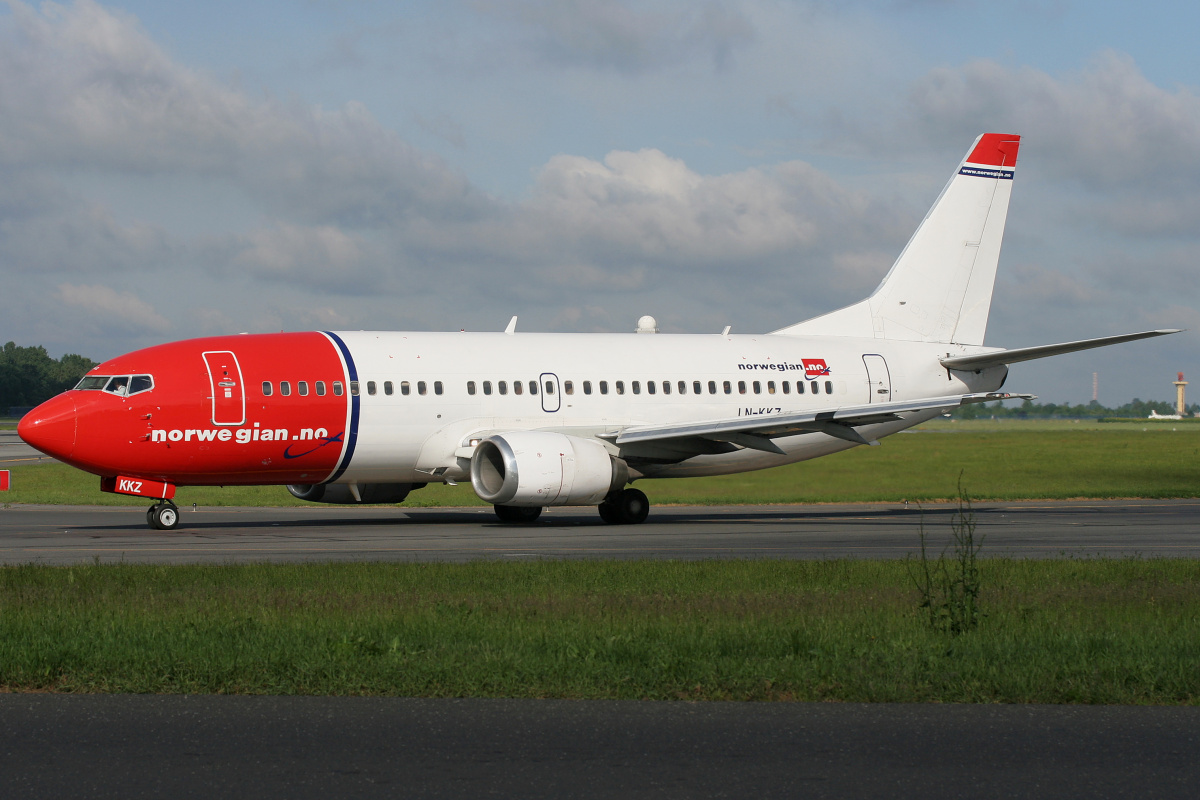 LN-KKZ (Samoloty » Spotting na EPWA » Boeing 737-300 » Norwegian Air Shuttle)