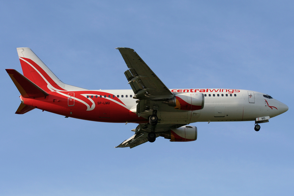 SP-LMD, Centralwings (Samoloty » Spotting na EPWA » Boeing 737-300)