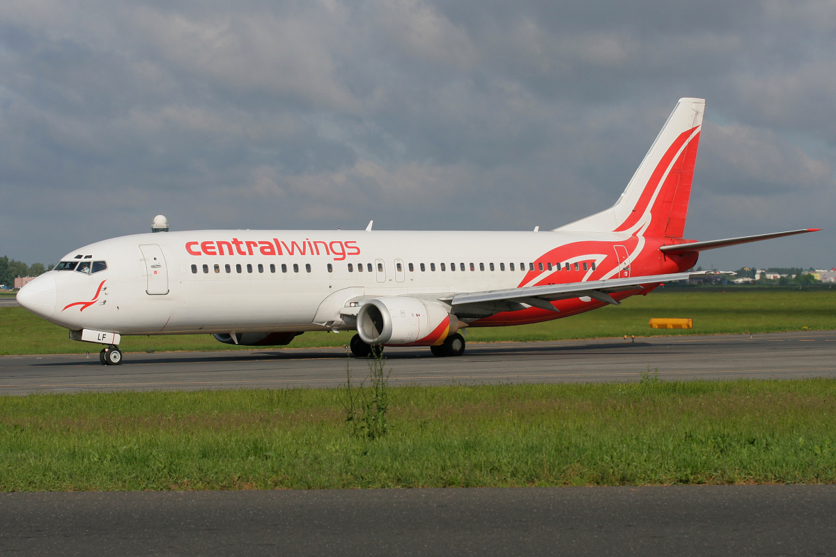 SP-LLF (Samoloty » Spotting na EPWA » Boeing 737-400 » Centralwings)