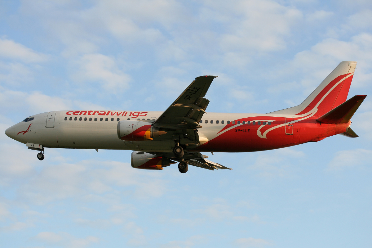 SP-LLE (Samoloty » Spotting na EPWA » Boeing 737-400 » Centralwings)