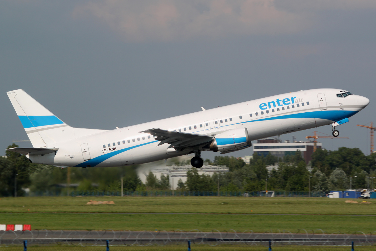 SP-ENH (Aircraft » EPWA Spotting » Boeing 737-400 » Enter Air)