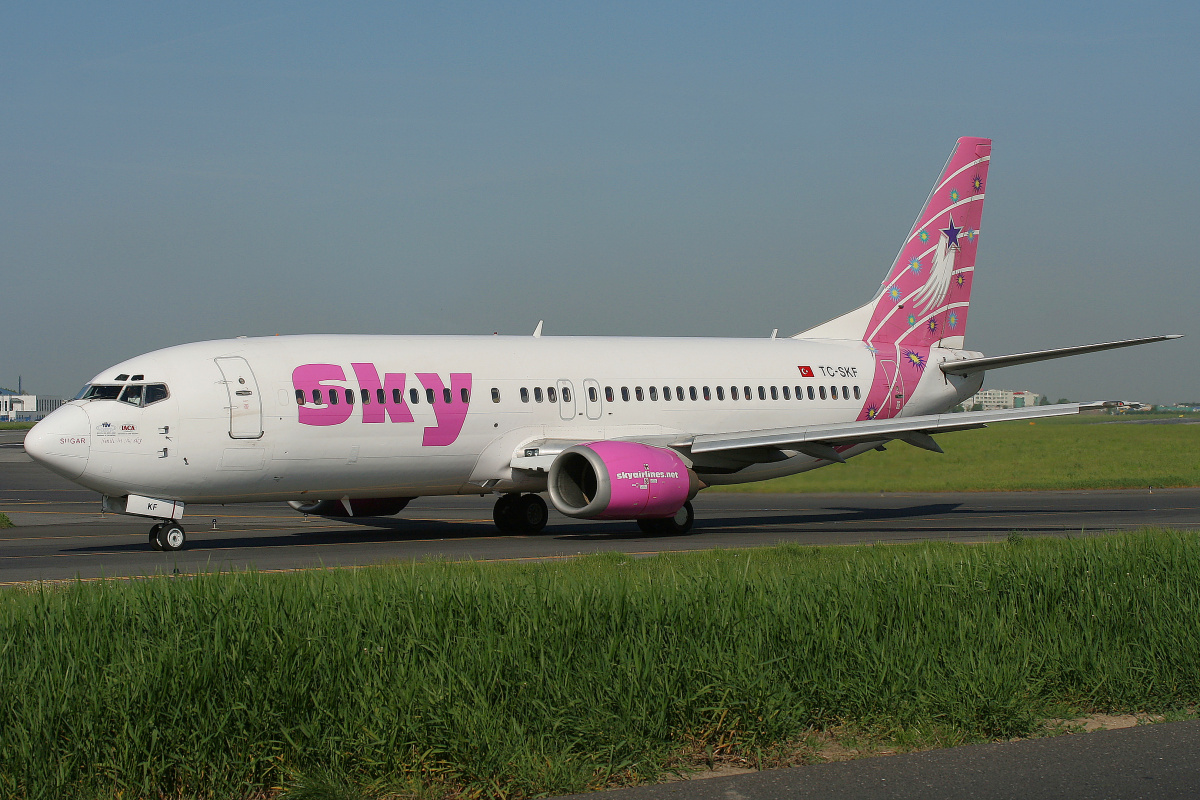 TC-SKF, Sky Airlines (Samoloty » Spotting na EPWA » Boeing 737-400)