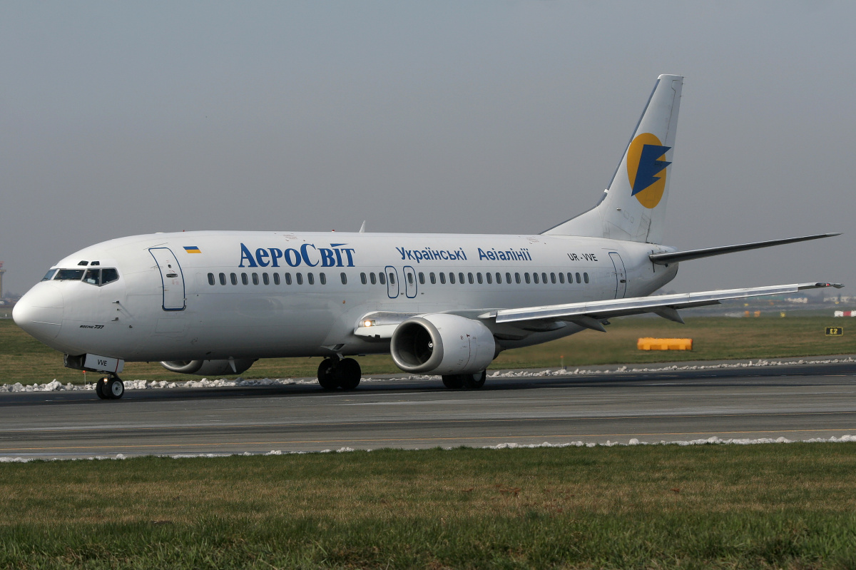 UR-VVE, AeroSvit Ukrainian Airlines (Samoloty » Spotting na EPWA » Boeing 737-400)