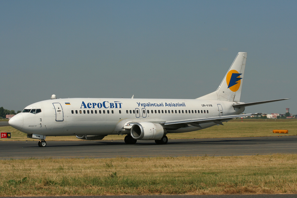 UR-VVM, AeroSvit Ukrainian Airlines (Samoloty » Spotting na EPWA » Boeing 737-400)