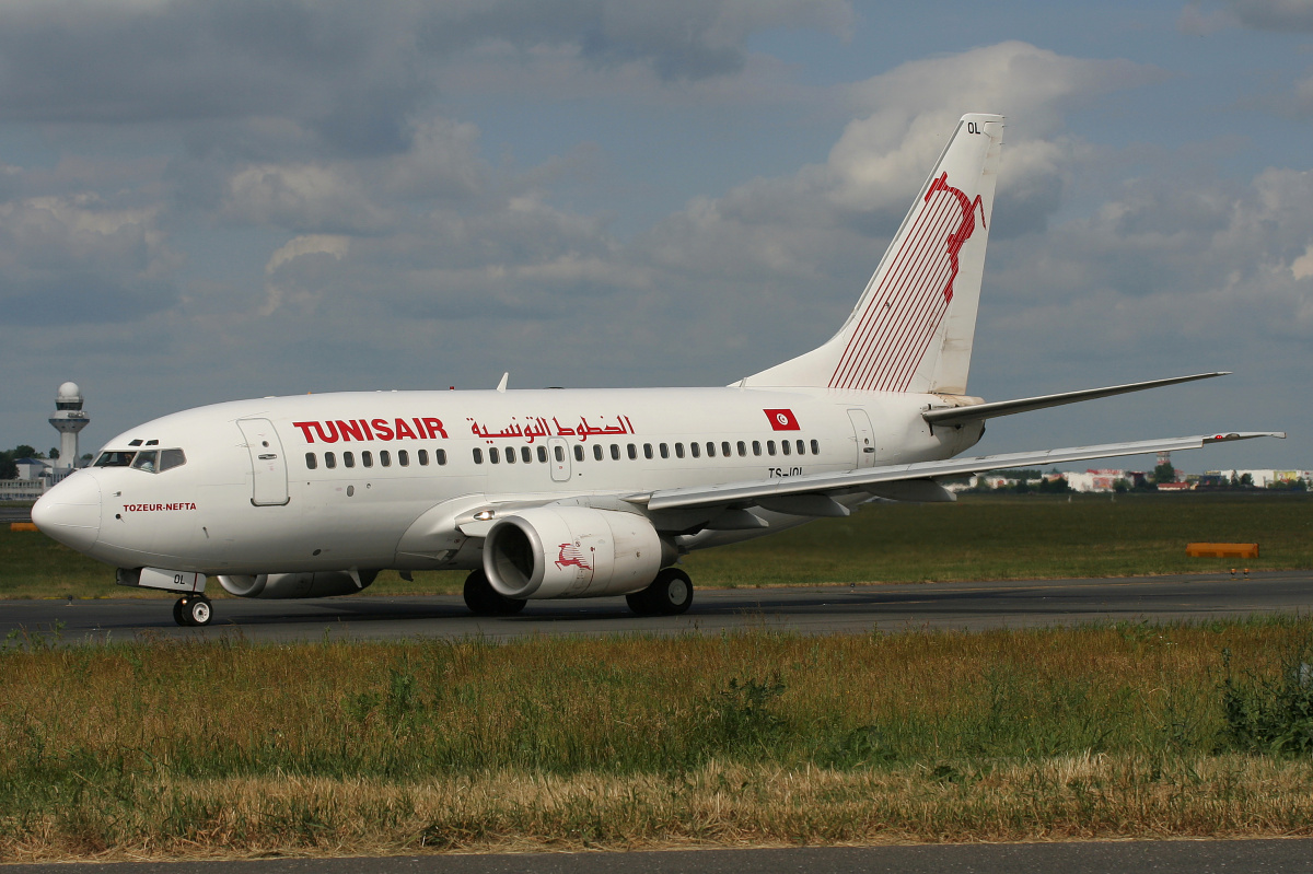TS-IOL, TunisAir (Samoloty » Spotting na EPWA » Boeing 737-600)