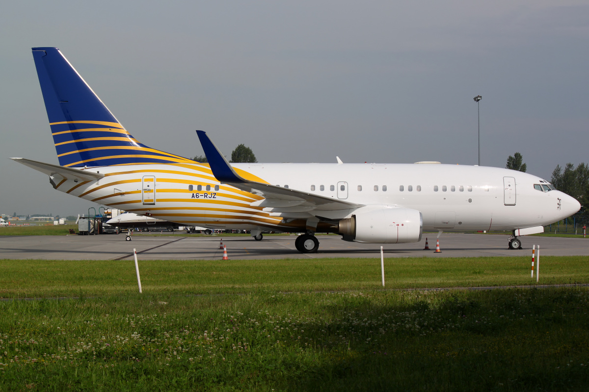 A6-RJZ, Royal Jet (Aircraft » EPWA Spotting » Boeing 737-700 » BBJ)