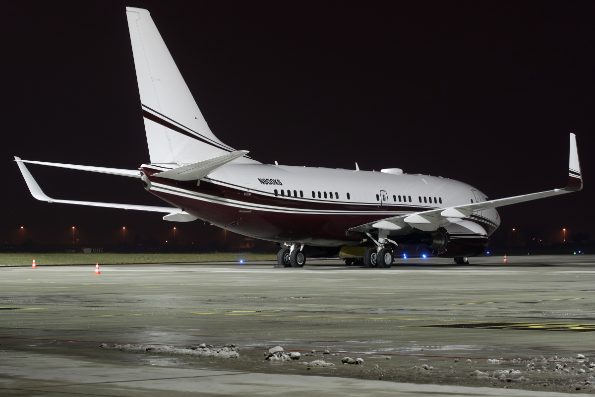 N800KS, AEJ Services (Samoloty » Spotting na EPWA » Boeing 737-700 » BBJ)