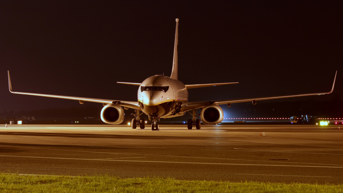 VP-BRT, Longtail Aviation (Aircraft » EPWA Spotting » Boeing 737-700 » BBJ)