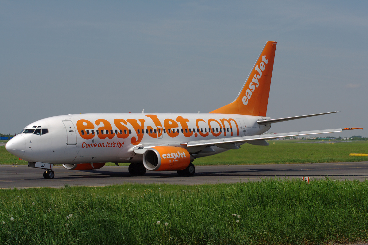 G-EZJZ, EasyJet (Samoloty » Spotting na EPWA » Boeing 737-700)