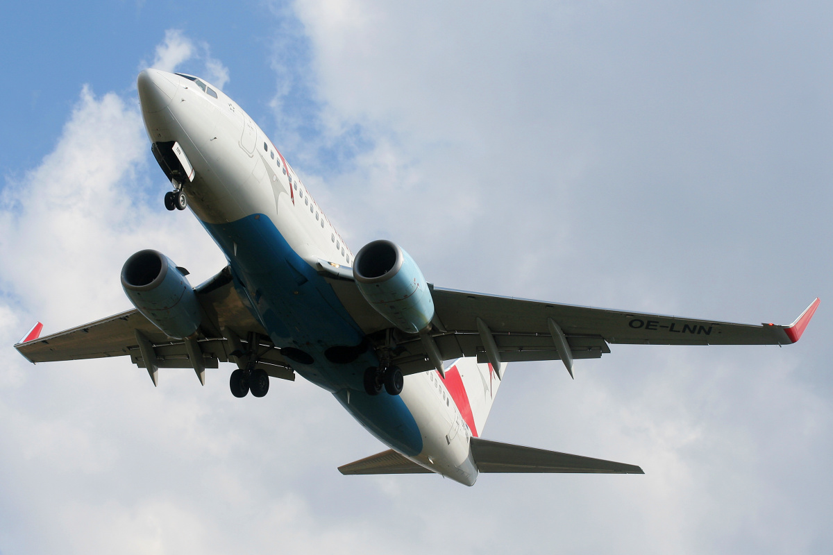 OE-LNN, Austrian Airlines (Samoloty » Spotting na EPWA » Boeing 737-700)