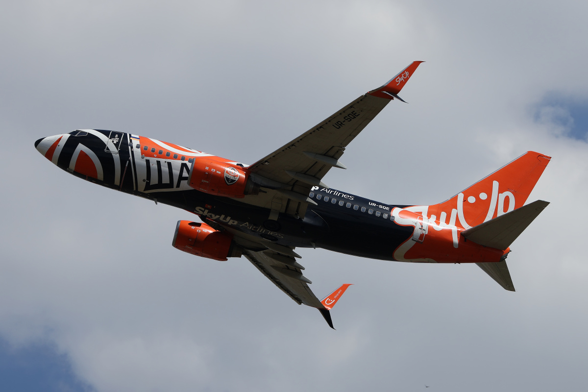 UR-SQE, SkyUp Airlines (FC Shakhtar Donetsk livery) (Aircraft » EPWA Spotting » Boeing 737-700)