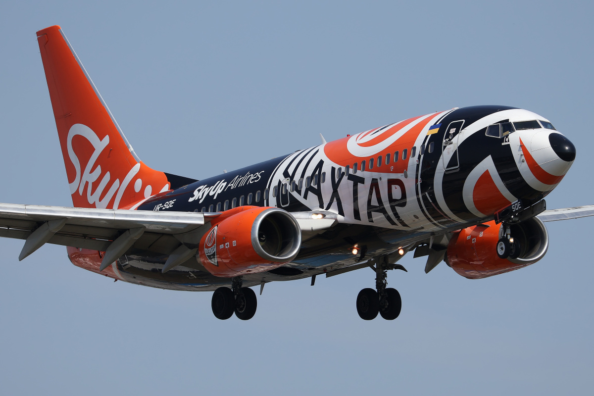 UR-SQE, SkyUp Airlines (FC Shakhtar Donetsk livery)